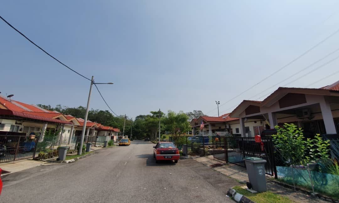 Taman Gadong Putra Labu Sendayan (1)
