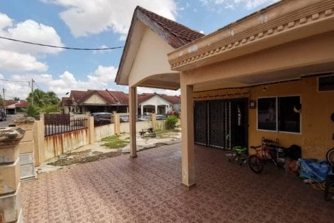 EJEN HARTANAH BERDAFTAR DENGAN LEGACY REAL PROPERTY. AKTIF DI KAWASAN Corner Lot House Taman Bahau