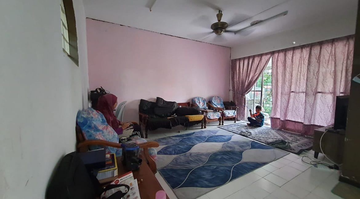 e1825733-99ac-402f-b627-2c9770325876