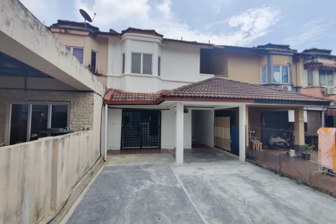 House Saujana Utama Sungai Buloh